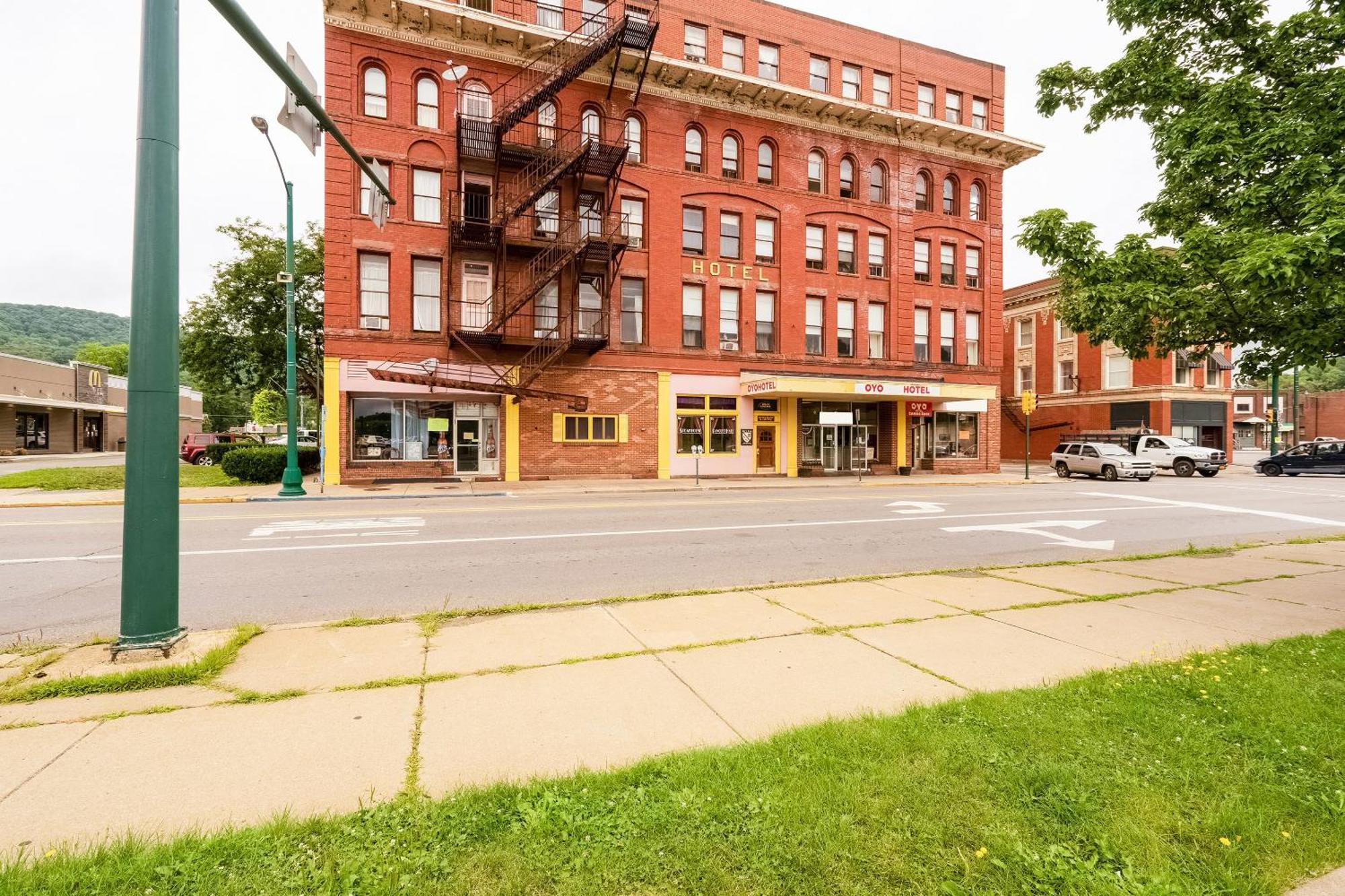 Oyo Hotel Bradford Main St Pa Extérieur photo