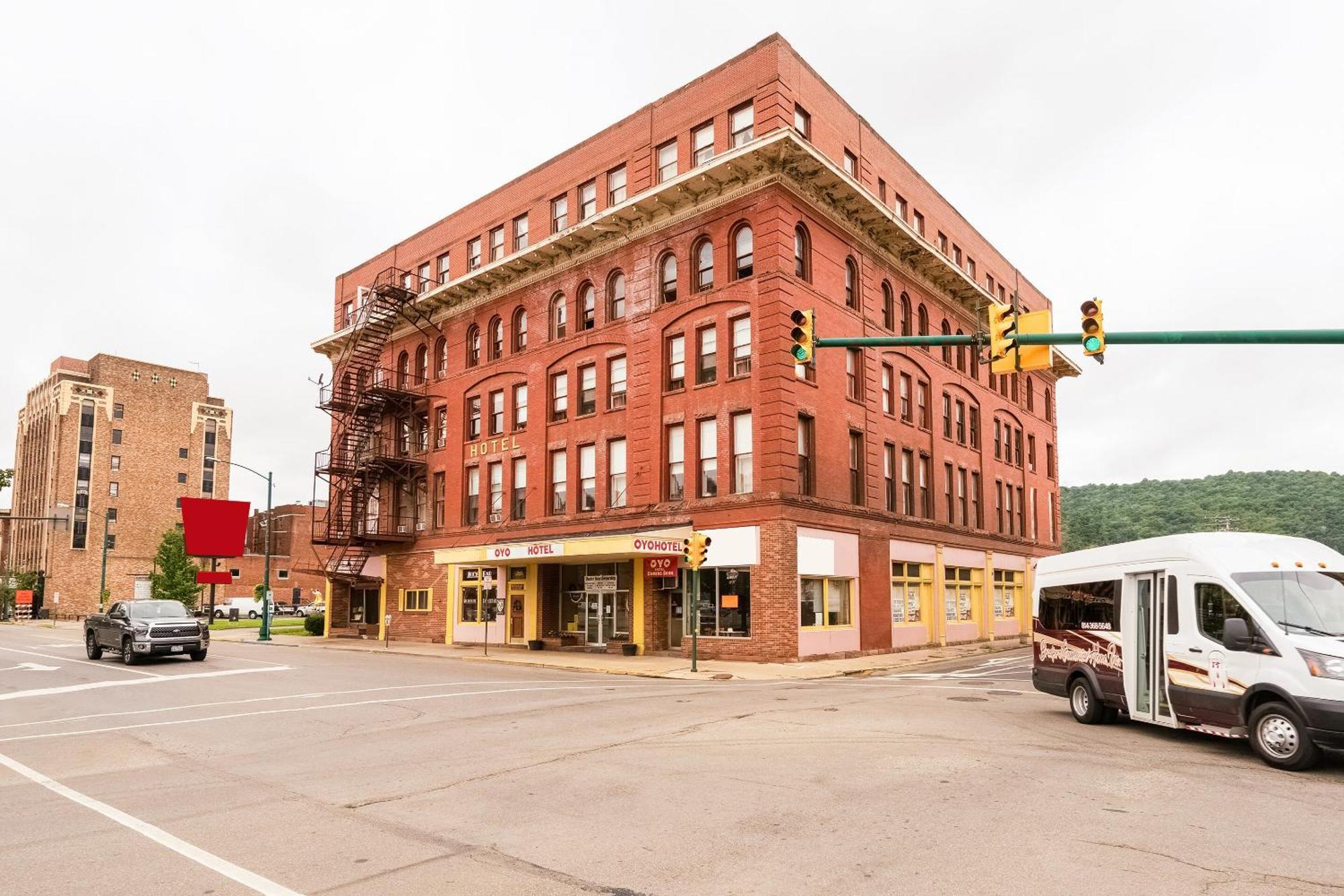 Oyo Hotel Bradford Main St Pa Extérieur photo